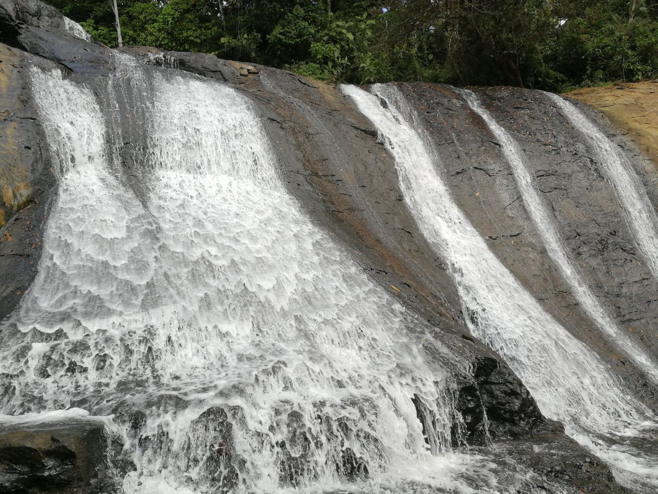 Namú y Margarita: 4 cataratas en una caminata reveladora