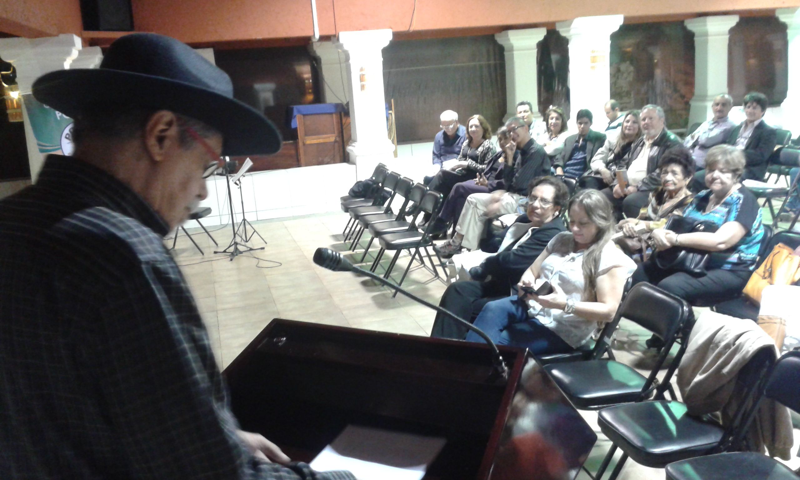 Escritores de Costa Rica piden vía costarricense para evitar régimen teocrático