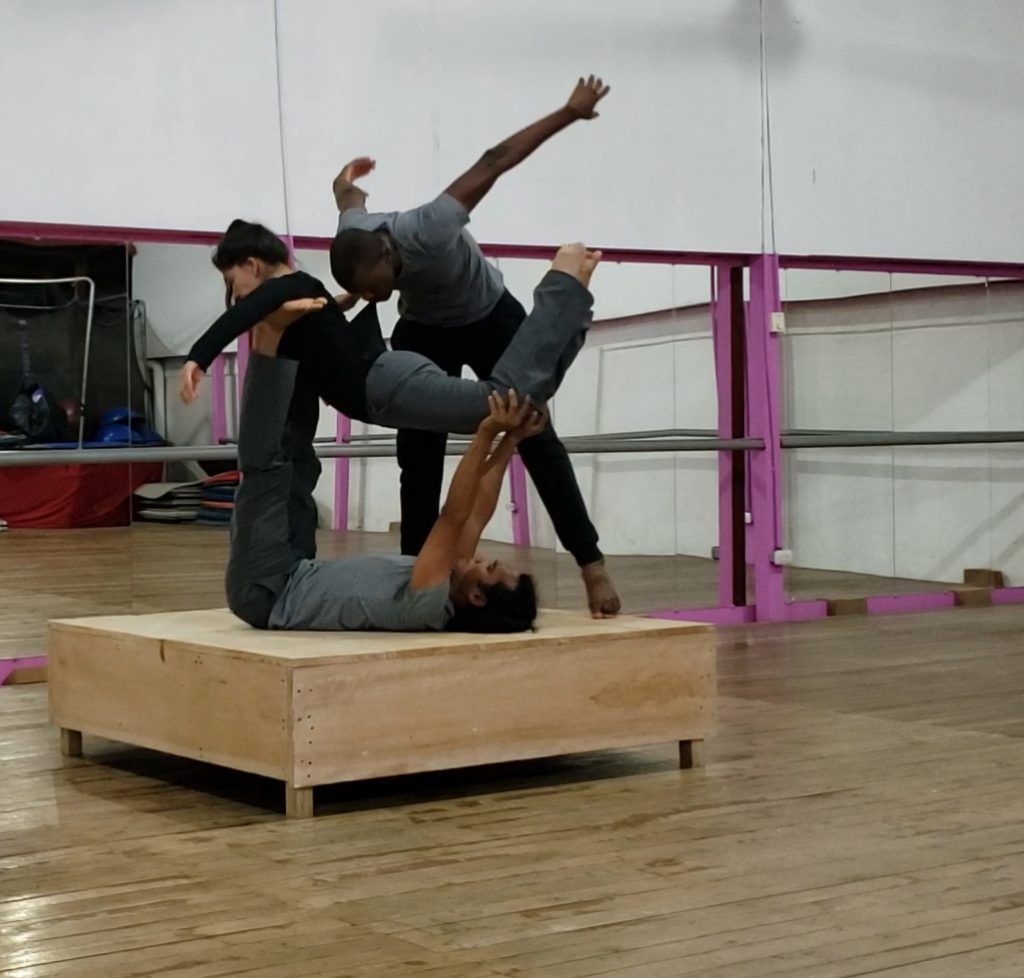Danza sobre pequeñas tarimas toma parque de Tres Ríos 3 DANZA PIAZZOLA Y COLECTIVO TEZ 1