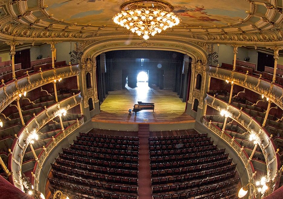Ex directora: “En el Teatro Nacional lo que brilla sí es oro y si no es oro, es precioso”