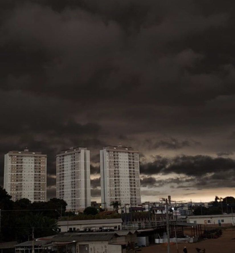 ¡Alarma! Sao Pablo anochece en el día por el humo de los incendios en el Amazonas