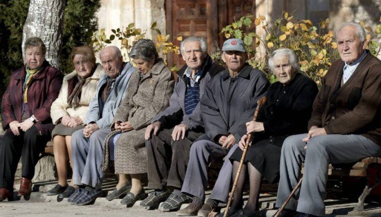 Pensiones del Régimen No Contributivo: plan para atender a 31.000 adultos mayores en pobreza avanza en comisión