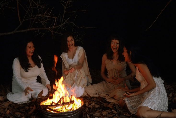 Jóvenes actrices exploran qué significa ser mujer en nueva obra de teatro