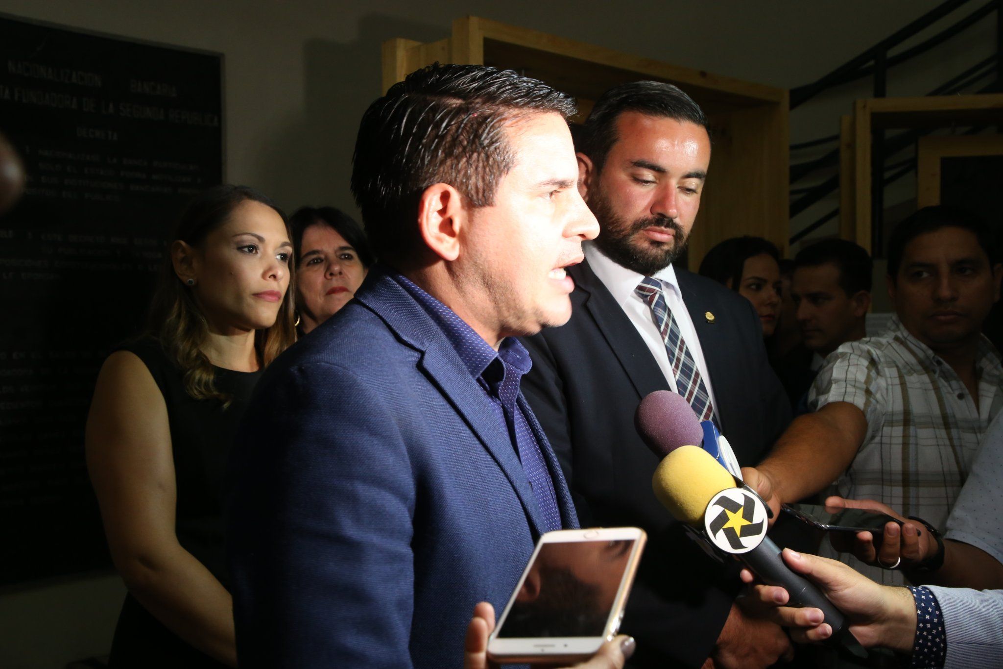 Presidente de Nueva República reproduce noticia falta y Facebook lo censura
