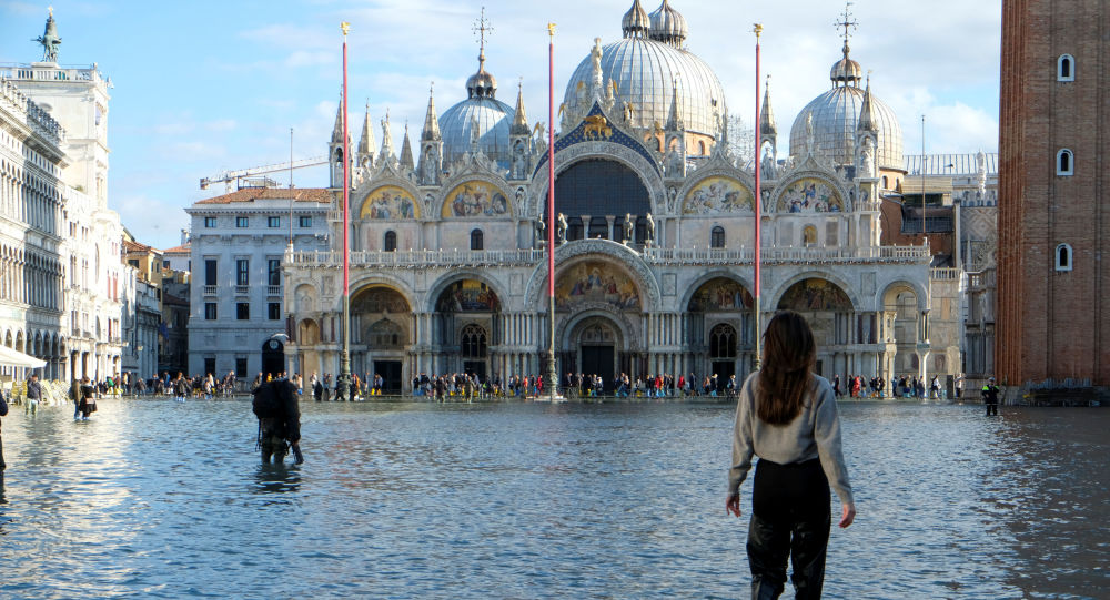 Venecia-inundación Marea alta alcanza casi 2 metros al inundar Venecia