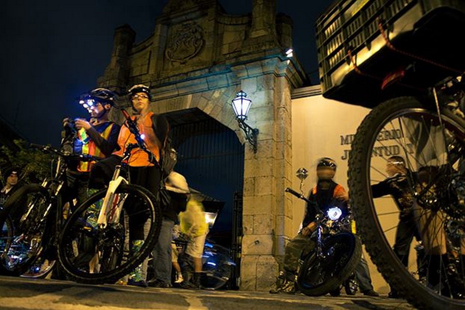 Último Art City Tour del año: Más de 100 actividades gratuitas este viernes / Video