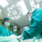 CCSS anuncia aumento de hasta ₡350.000 para médicos especialistas