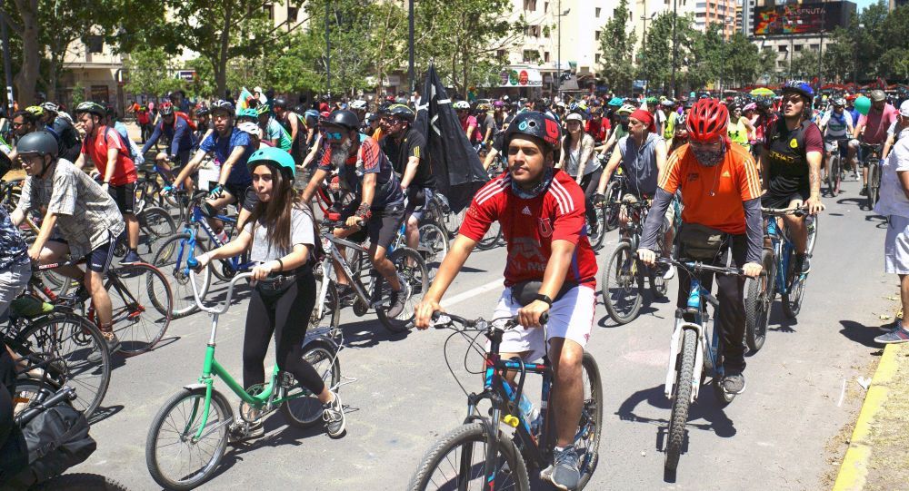 Cicletadas: Las protestas en Chile hacen la revolución en dos ruedas