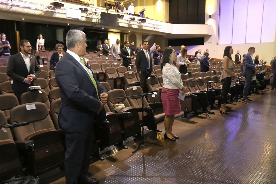 Enemigos de la ley contra usura bancaria evitan que se vote en segundo debate