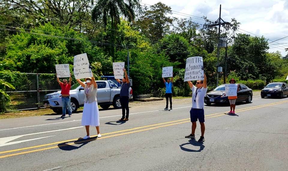 Costa Rica no reacciona: Fuerza Pública persigue gente en las playas y vecinos cierran Puerto Viejo