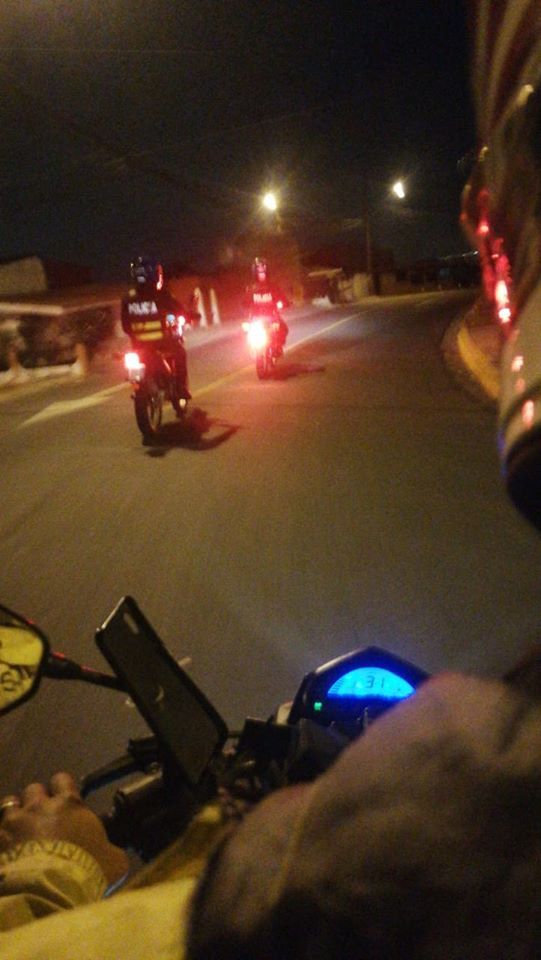 Uber-eats-repartidor Repartidor de Uber Eats es escoltado por policías motorizados para hacer entrega en “Los cuadros”
