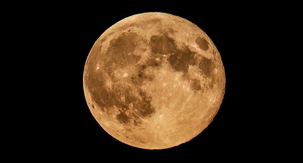 La luna de esturión desde París ◘ En directo