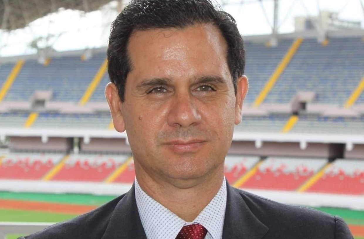 Ministro de Deportes será denunciado penalmente por uso indebido de vehículo oficial