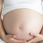 Costa Rica se mantiene en una meseta de nacimientos según nuevos datos del primer semestre 2026: casi 1 de cada 10 son madres menores de 20 años