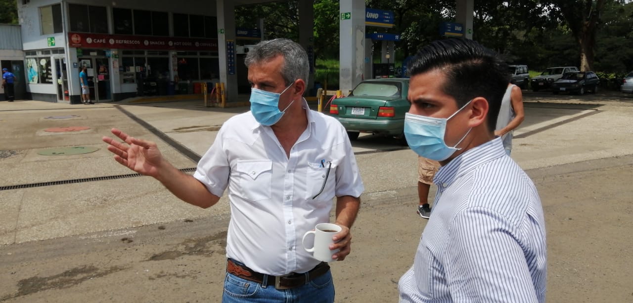 Bloqueos de oreros abangareños persisten pese a propuesta de Gobierno