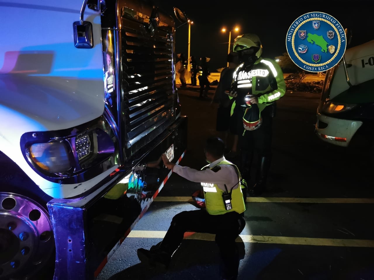 Fuerza Pública elimina bloqueos, decomisa placas y se enfrenta a manifestantes violentos