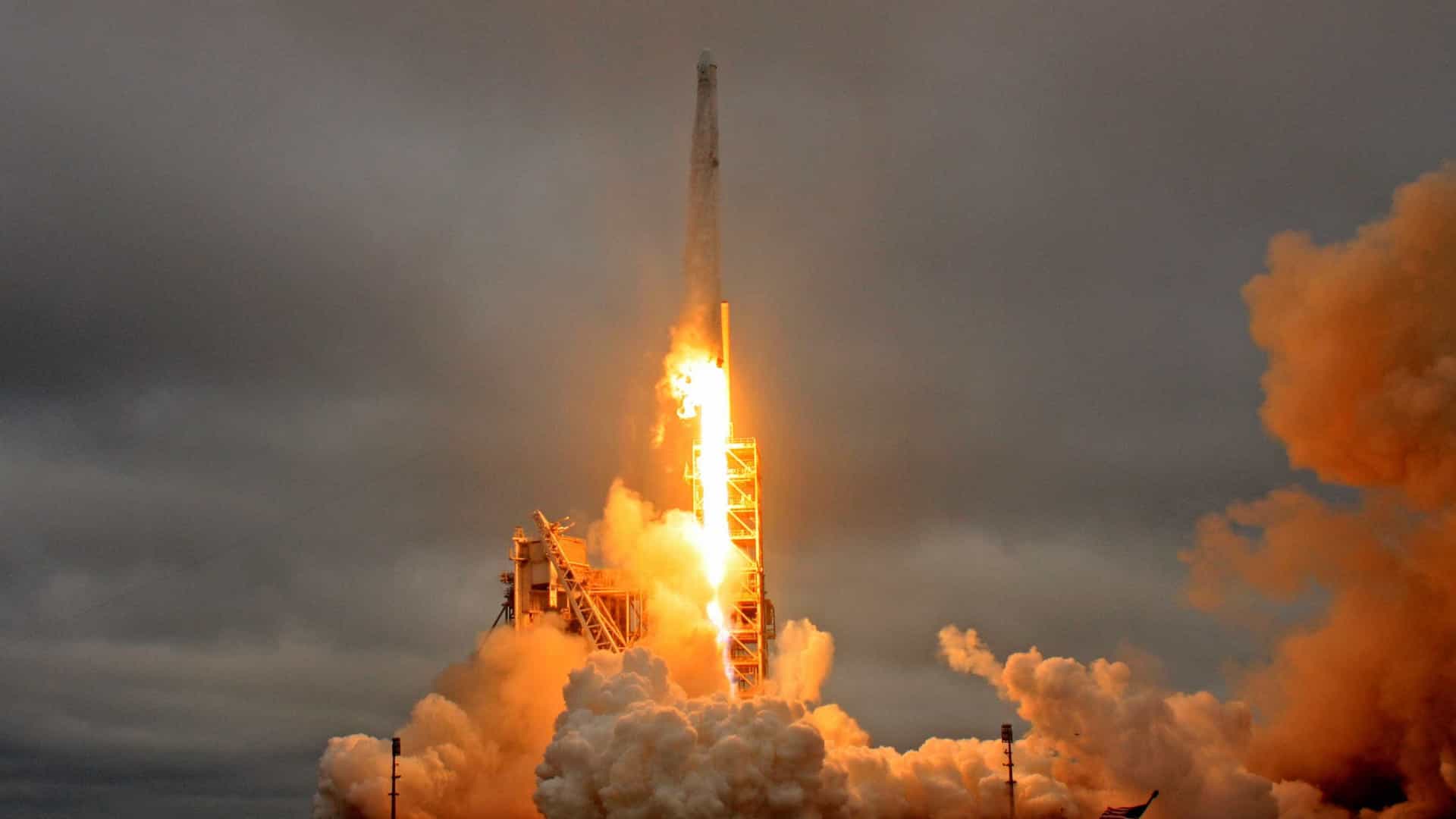 SpaceX pone en órbita un número récord de satélites