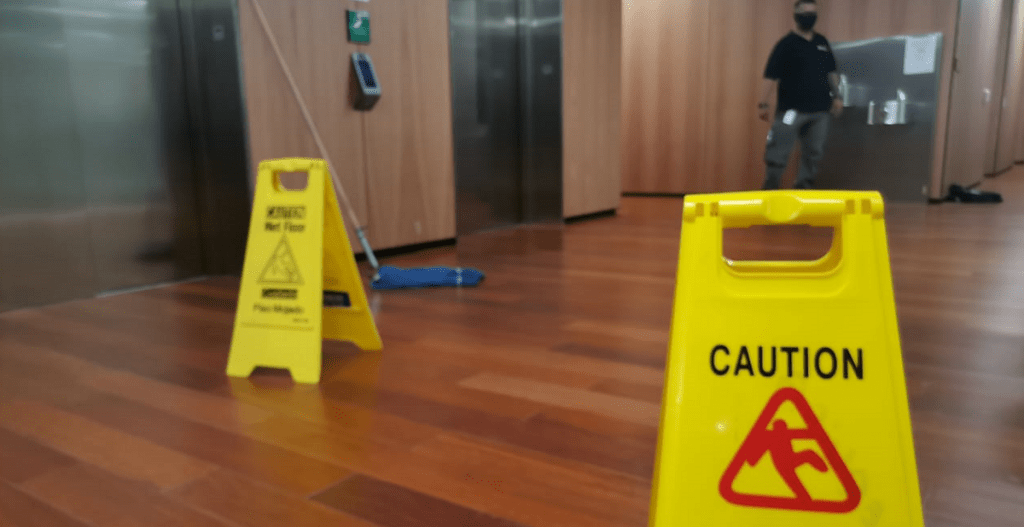 Tampón causó cierre de inodoros en 6 pisos del Congreso