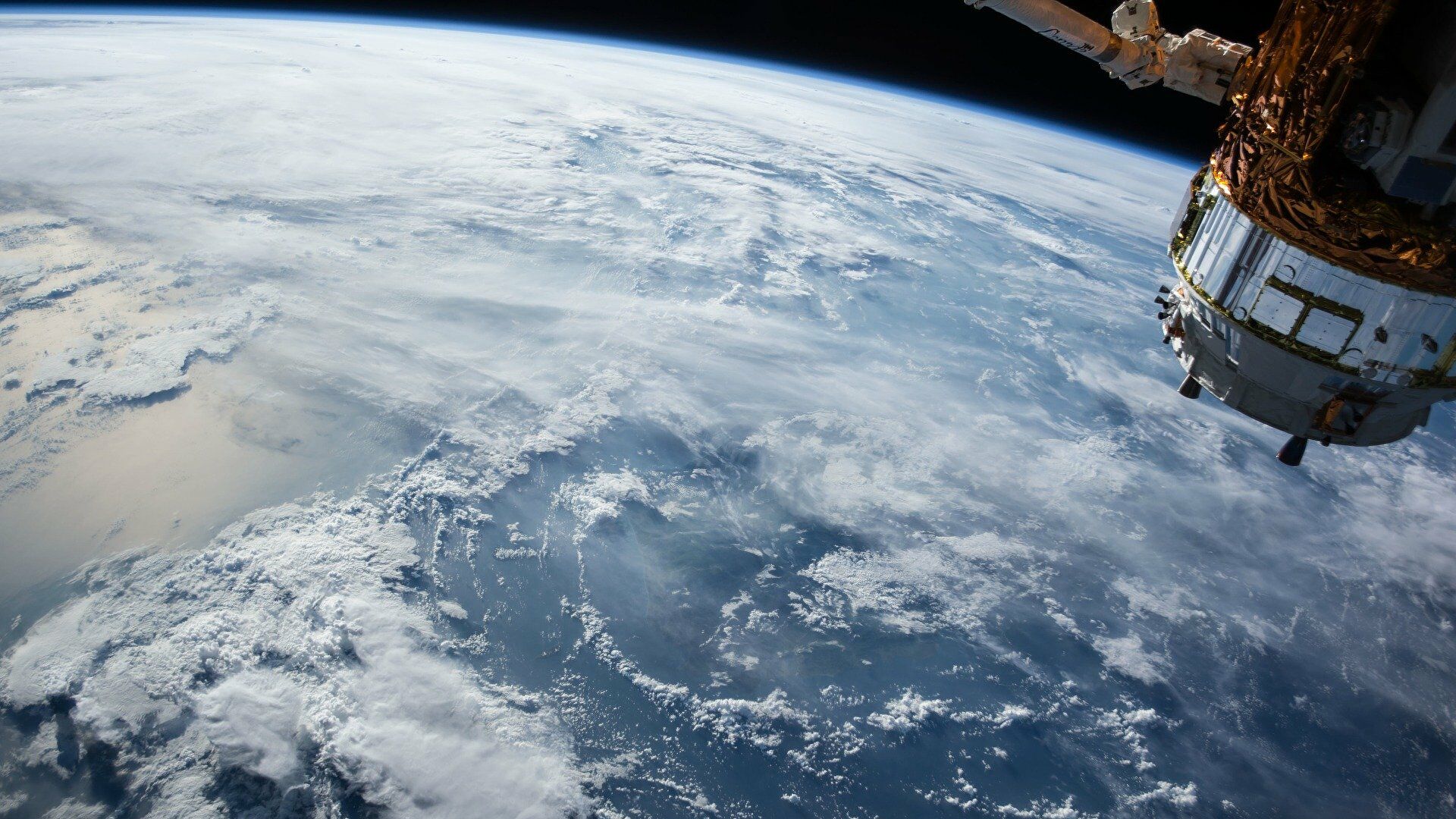 Presidente firmó ley para Agencia Espacial Costarricense y propone reformas para financiarla