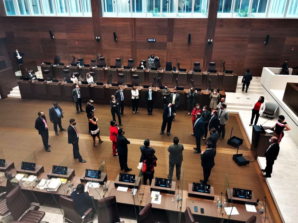 Congreso-Plenario-reunion-informal Oposición insiste en rechazar crédito con el FMI por nombramiento de Ottón Solís