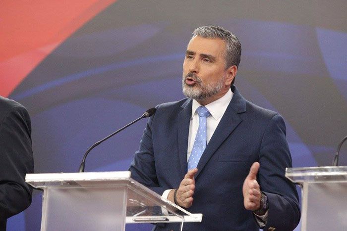Otto Guevara ‘asesora’ a implicado en poner bombas frente a Teletica y el Congreso