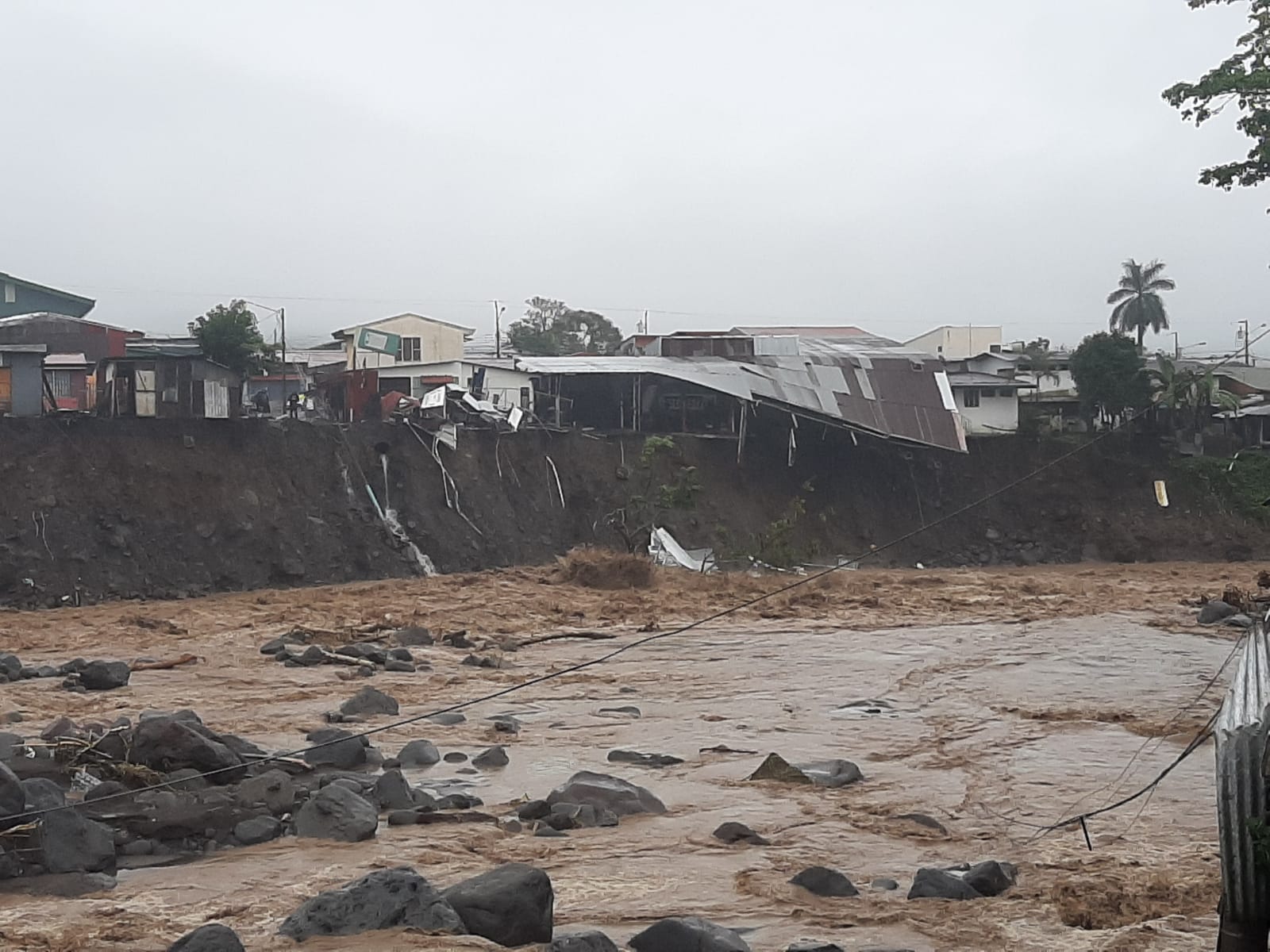 Presidente firmará declaratoria de emergencia para atender damnificados con más prontitud