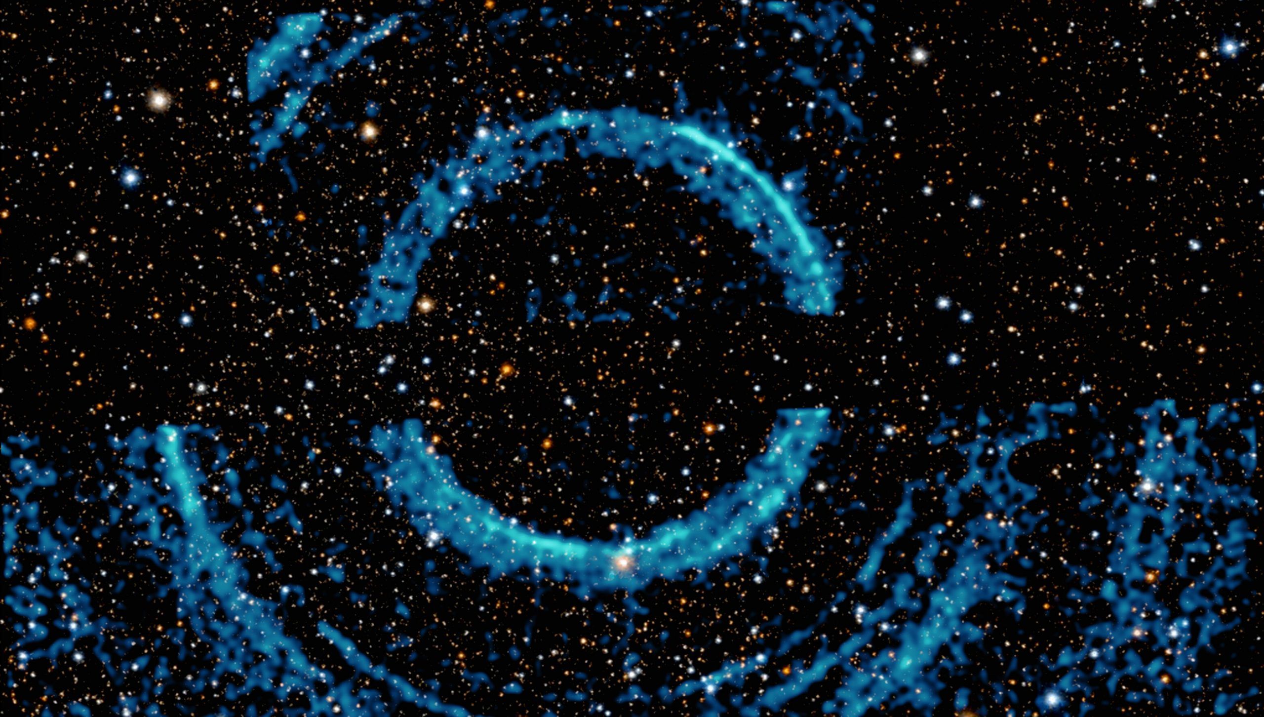 Misterio: Encuentran anillos de energía alrededor de agujero negro