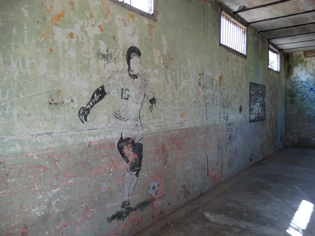 10. Grafitti de Pele en celda de nivel inferior