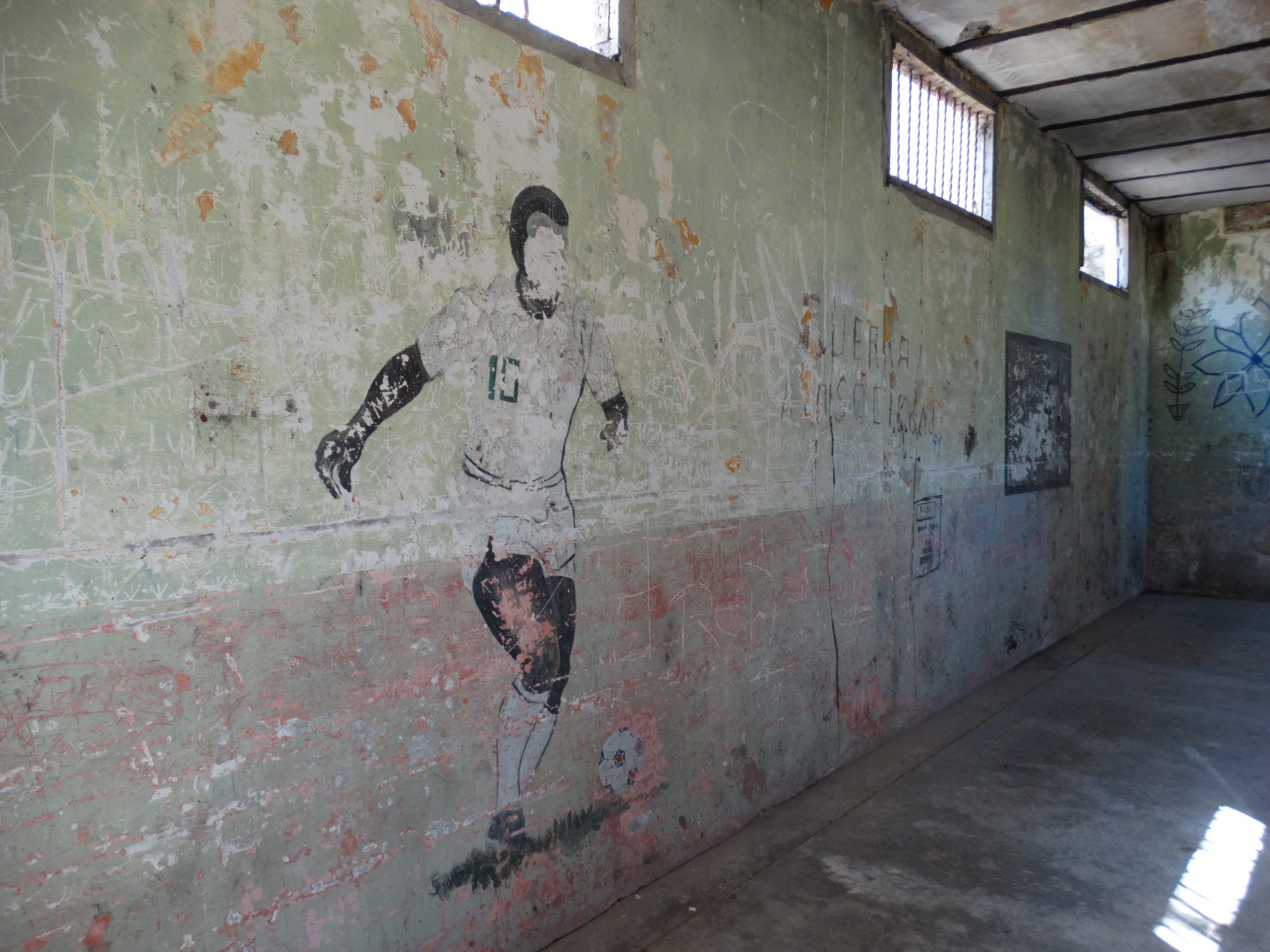 10. Grafitti de Pelé en celda de nivel inferior Isla San Lucas recibirá turistas con celdas renovadas