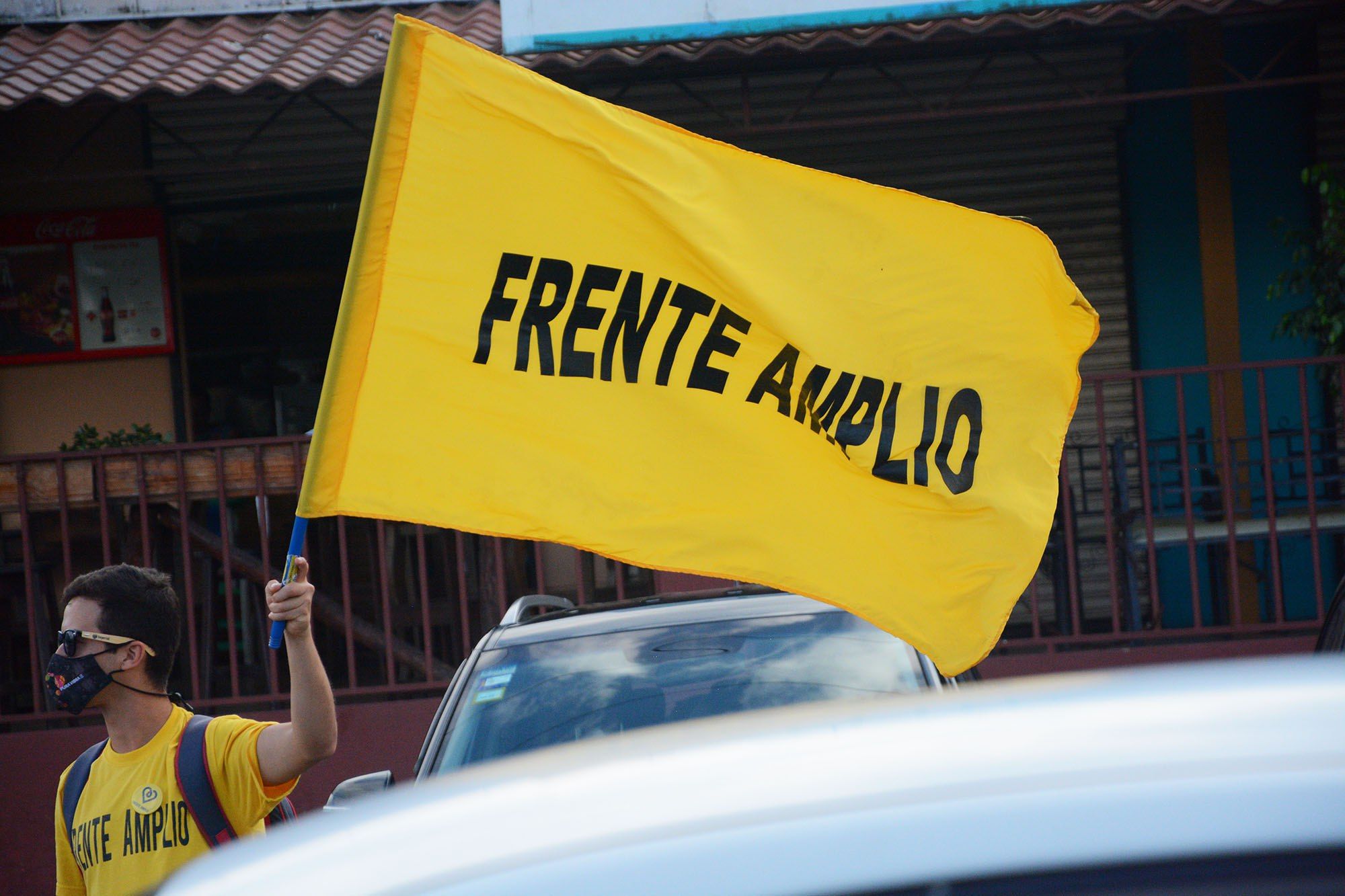 Frente-Amplio-bandera-2 Fabricio Alvarado preocupado porque Villalta crece en las encuestas