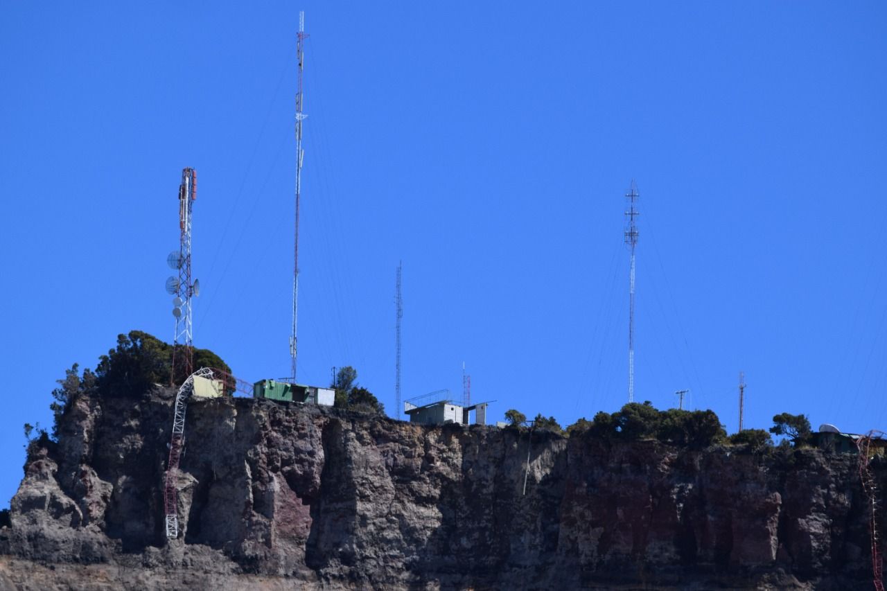 Operadoras de telecomunicaciones reubican antenas del volcán Irazú por derrumbe