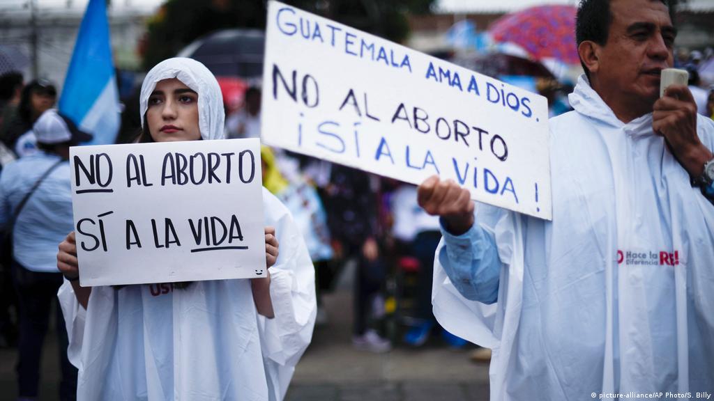 Congreso de Guatemala prohíbe matrimonio homosexual y aborto, pero presidente vetaría la ley