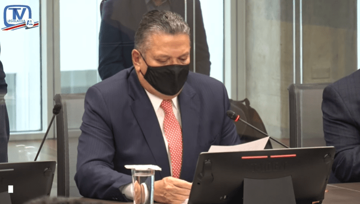 Según Johnny Araya se le debe juzgar solo en “la sede judicial y no en un foro político”
