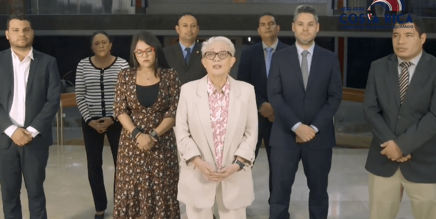 Presidencia instruye no pautar con 4 medios