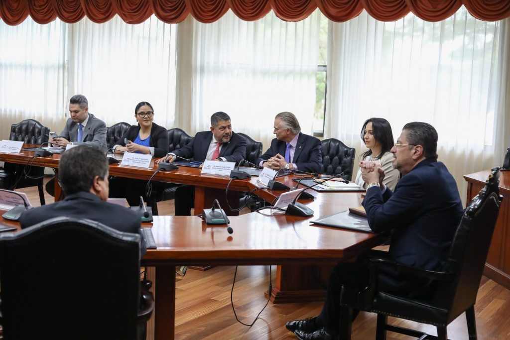 Aumento a los ministros y ministras sería ilegal