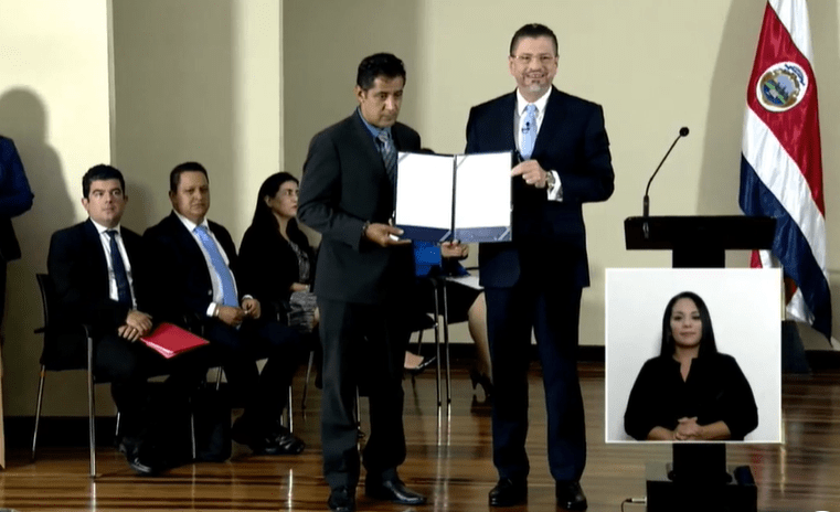 Ejecutivo envía proyecto de ley para venta del Banco de Costa Rica