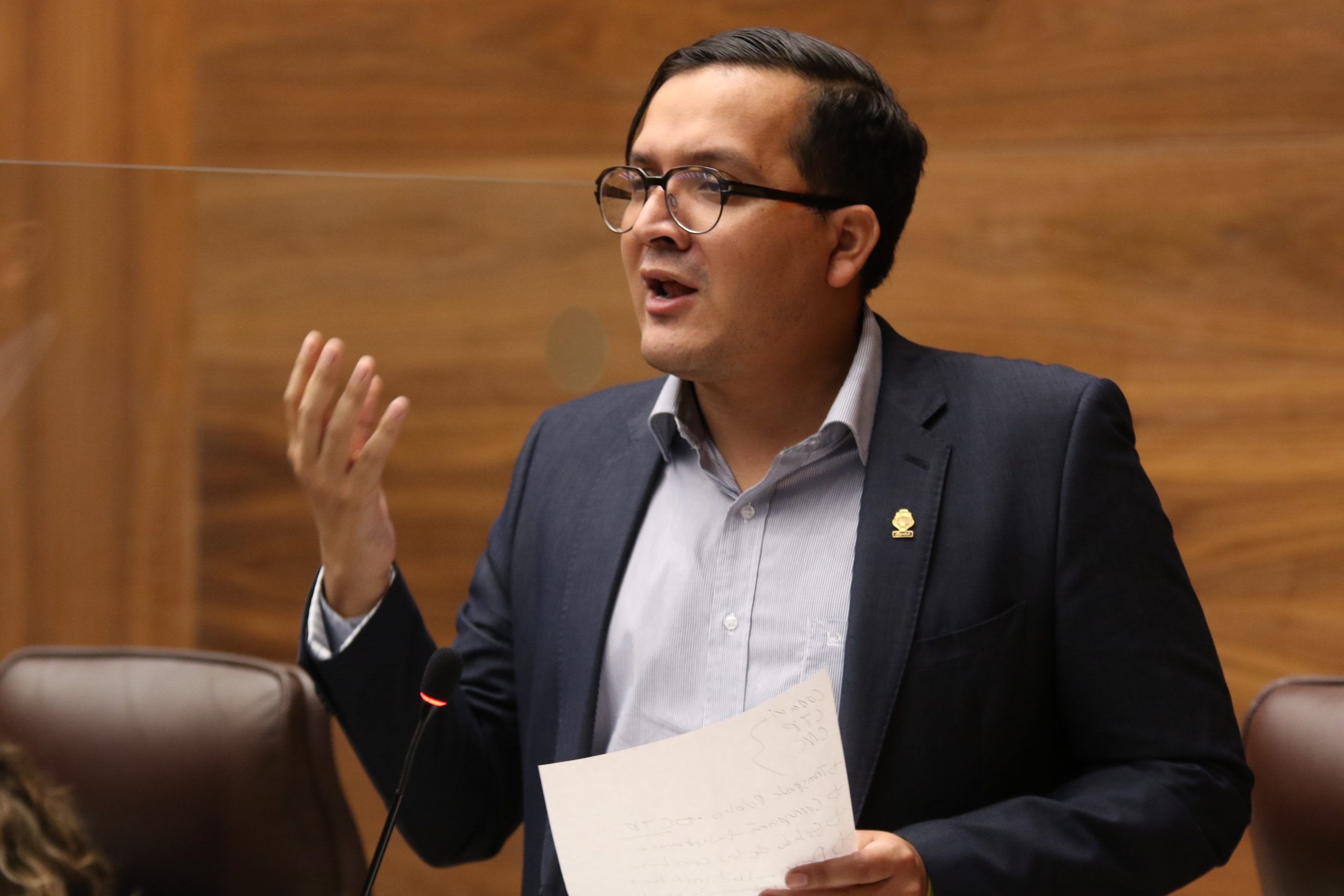 Diputado Ortega ironiza propuesta de Laura Fernández sobre seguridad indicando que buscan meter los narcos al Gobierno