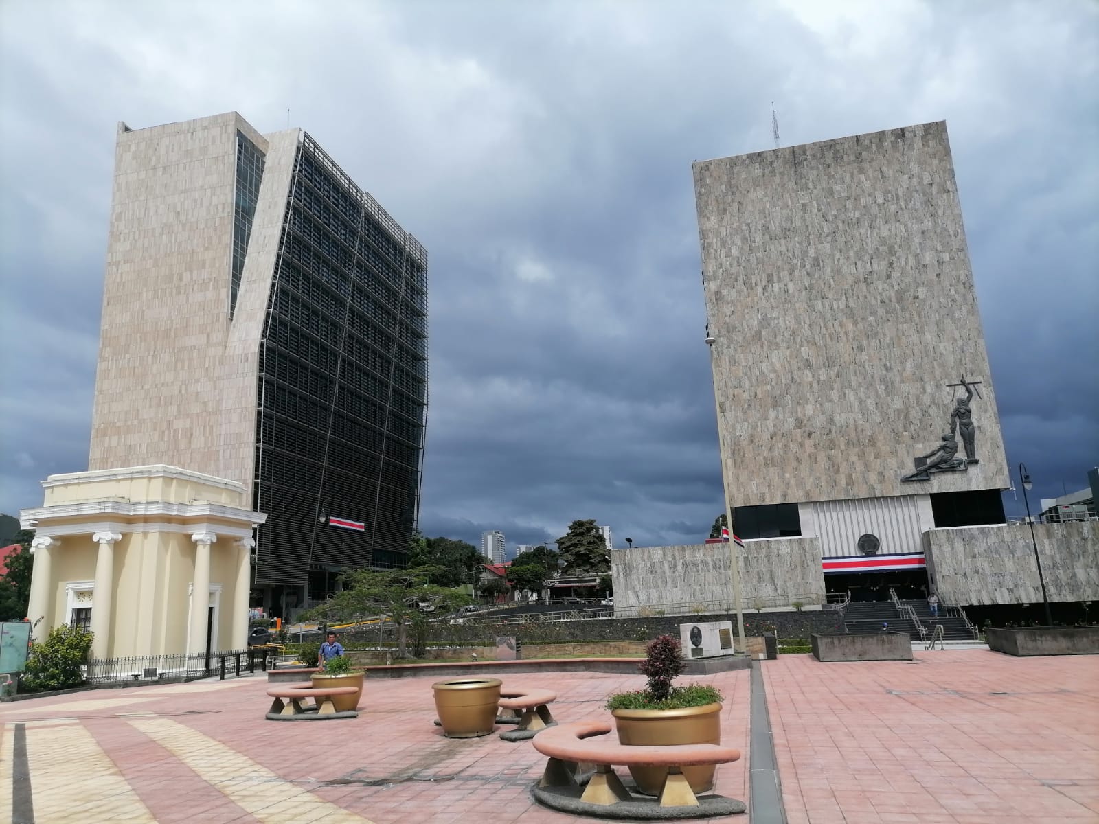 Reporte judicial: Hombre que mató a perro en parque de San Ramón irá a la cárcel 15 días -y otras noticias de seguridad-