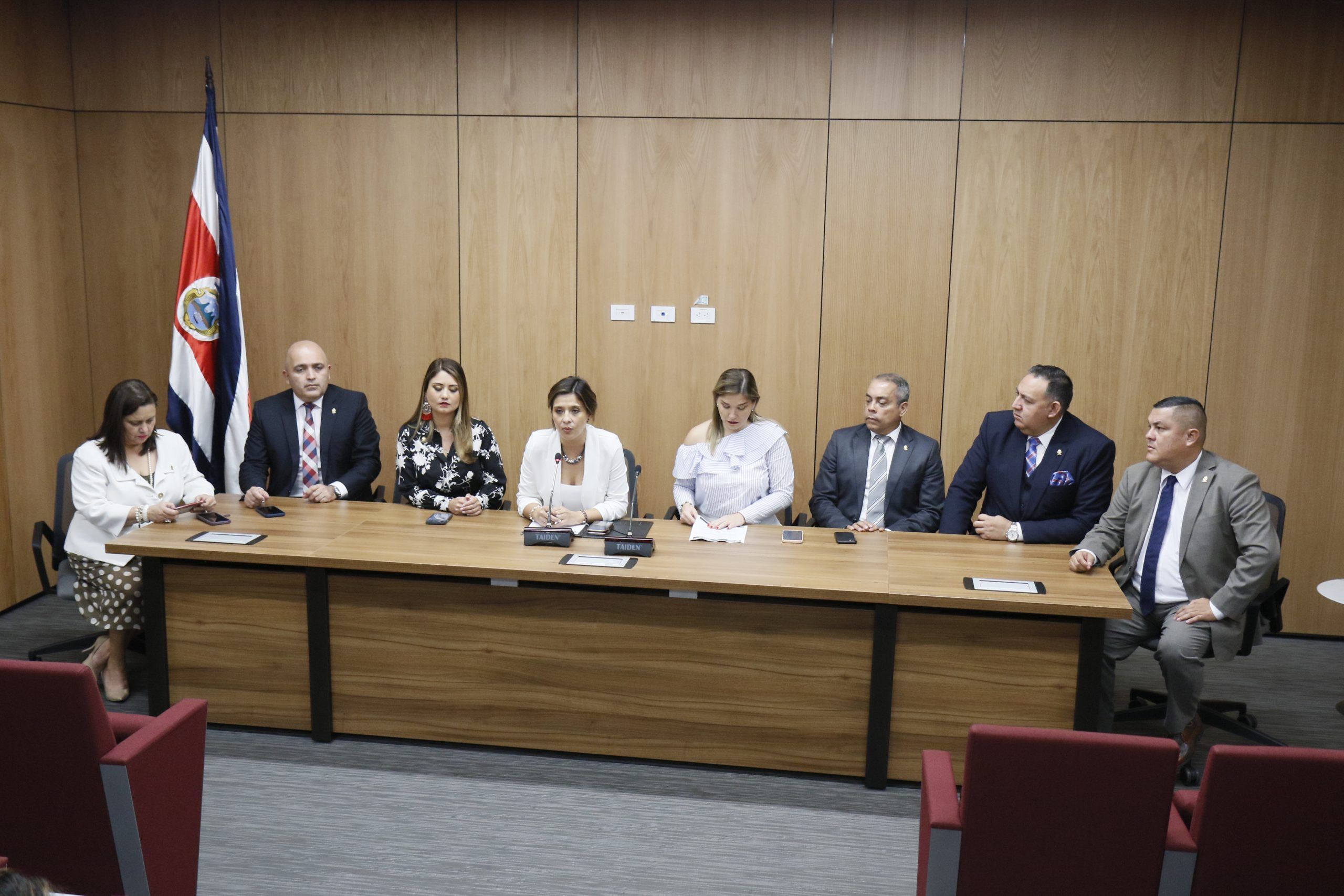 PUSC niega su apoyo y deja en cuidados intensivos proyecto para venta del BCR