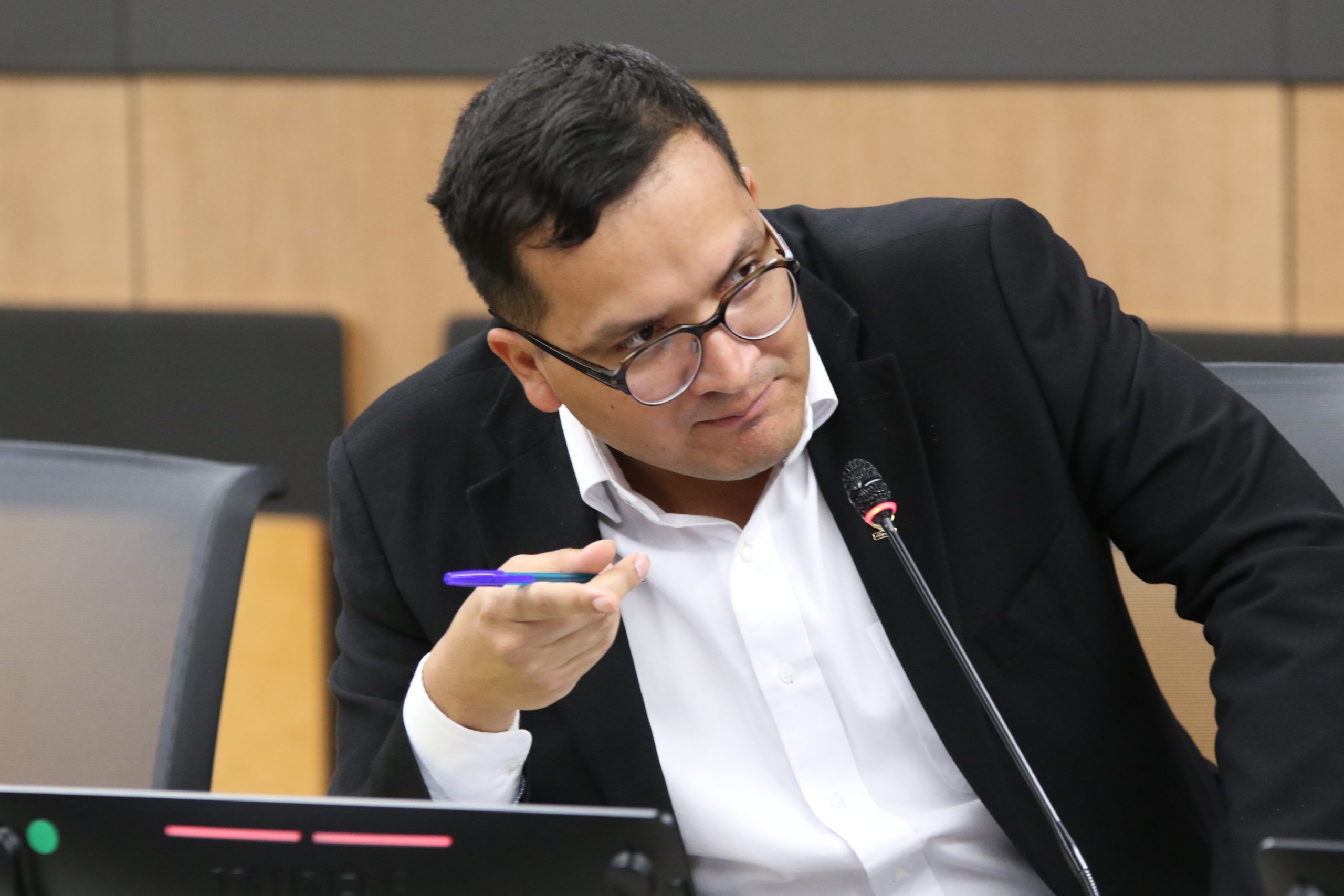 Presidente pide auxilio porque “Fiscalía le respira en la nuca”, afirma diputado