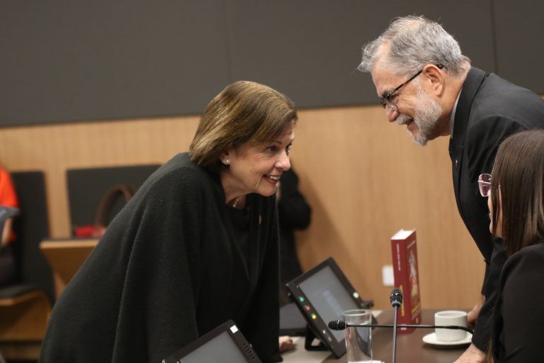 Juan Diego Castro habla pestes de Rodrigo Chaves y Pilar Cisneros.