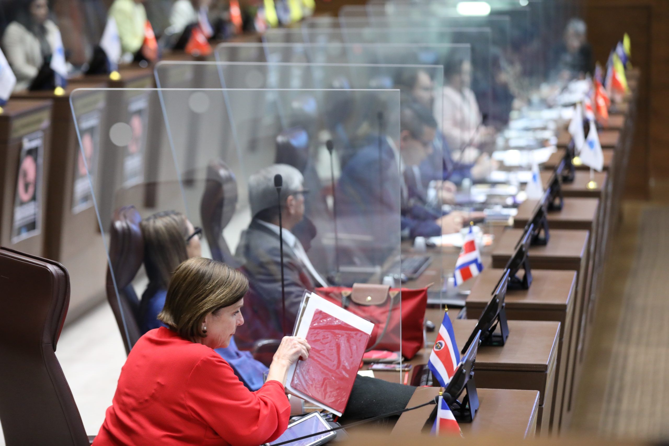 Denuncian que ahora el Gobierno usa el “filibusterismo” de las mociones irrelevantes para bloquear proyectos de ley
