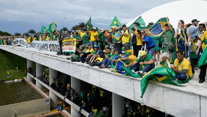 Tribunal Supremo de Brasil tendría mayoría para ratificar la condena contra Bolsonaro por golpismo luego de rechazar alegatos