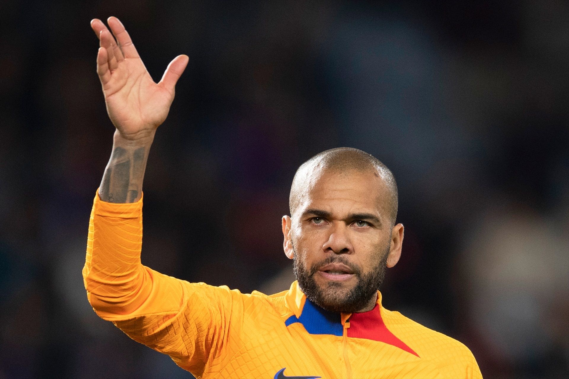 Jueza mantiene a ex futbolista Dani Alves en prisión