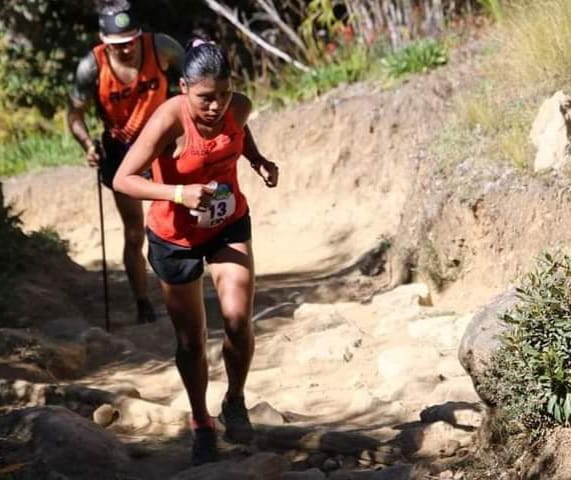Atleta indígena Noyle Salazar parece invencible en el Chirripó: gana de nuevo campo traviesa