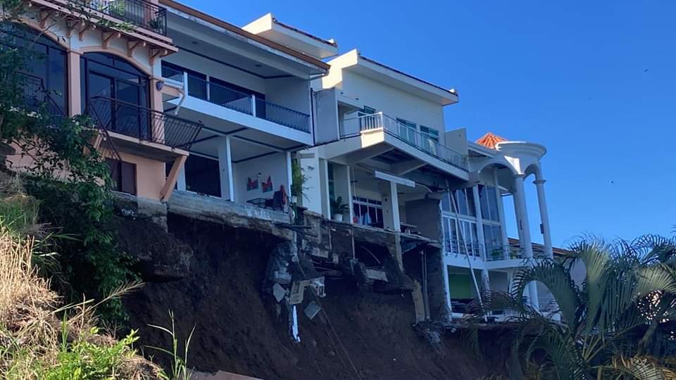 Video panorámico: No existe evidencia de más deslizamientos en Punta Leona según CNE