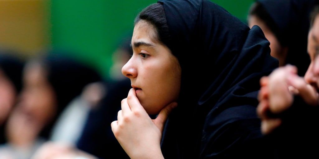 Niñas envenenadas en colegios de Irán.