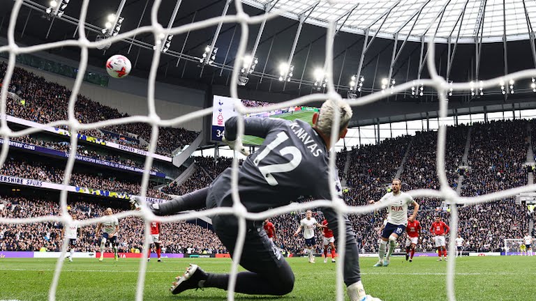 Nottingham Forest superó prueba de fuego y logra victoria 3 a 1 con un brillante Navas