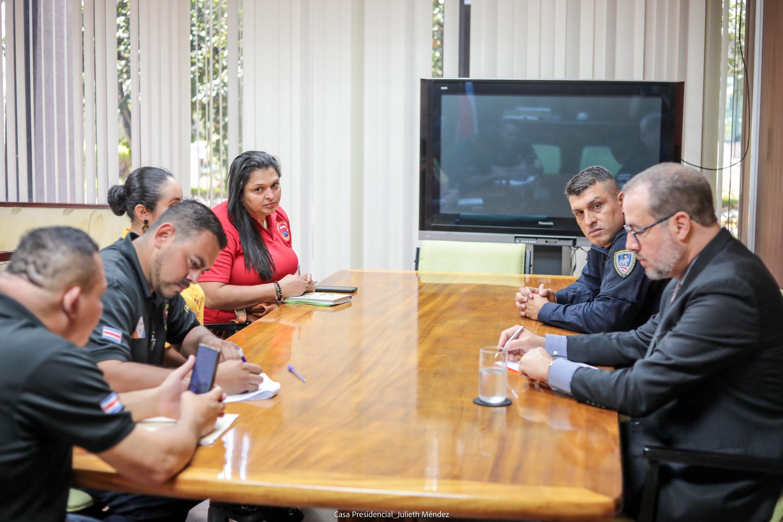 Sin acuerdo entre ministro Torres y policías: bloqueos y tortuguismo continúan en todo el país