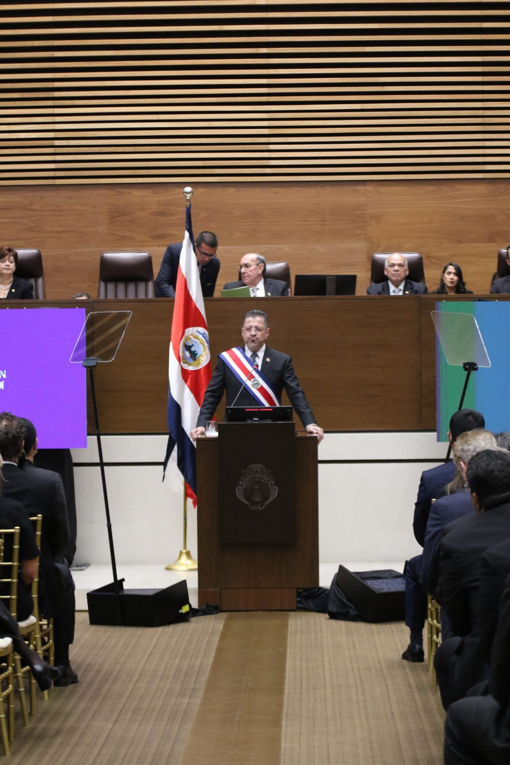 La “linda” oratoria del Señor Presidente que oculta la realidad económica de Costa Rica ◘ Voz Propia